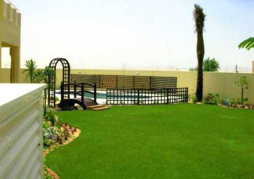 Real Grass vs Artificial Grass: Which Is Right for Your Riyadh Garden?